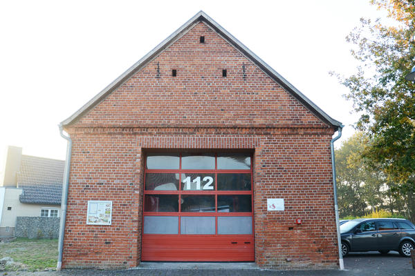 Bild vergrößern: Feuwehrgertehaus Ackendorf
