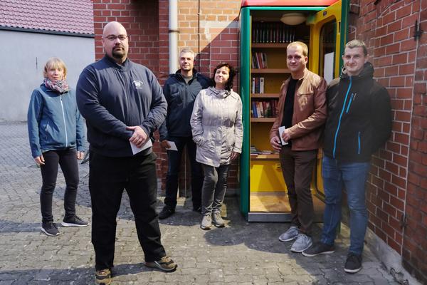 Bild vergrößern: Einweihung der Bücherzelle in Miesterhorst