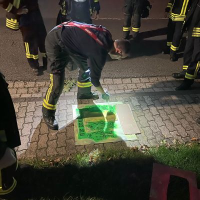 Bild vergrößern: Feuerwehr Letzlingen mit Sprühschablone