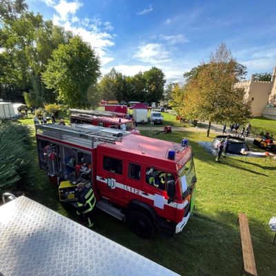 Bild vergrößern: Feuerwehr Letzlingen am Jagdschloss.