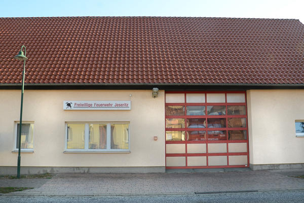 Bild vergrößern: Feuerwehrgertehaus Jeseritz