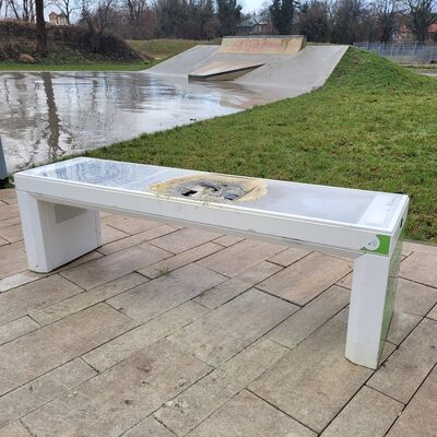 Bild vergrößern: SmartBench im Brgerpark an der Skateranlage