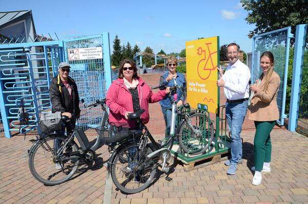 Bild vergrößern: Mobile E-Bike-Ladestation am Erlebnisbad.