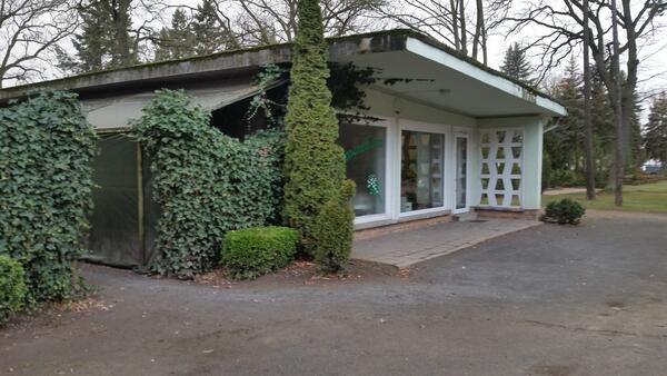 Bild vergrößern: Blumenladen auf dem Friedhof