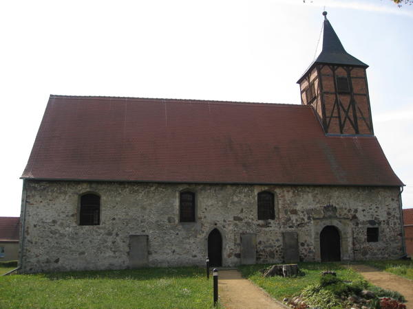 Bild vergrößern: Feldsteinkirche Berge