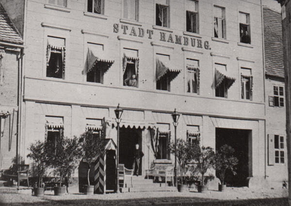 Bild vergr&ouml;&szlig;ern: 13 - Hotel Stadt Hamburg um 1915