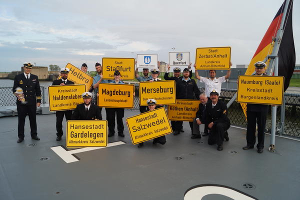 Bild vergrößern: Marinekameraden